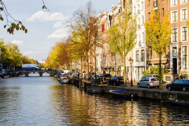 AMSTERDAM, NETHERLANDS - 10 Kasım 2014 'te Amsterdam, Hollanda, Avrupa' da güzel evler.