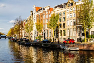 AMSTERDAM, NETHERLANDS - 10 Kasım 2014 'te Amsterdam, Hollanda, Avrupa' da güzel evler.