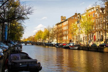 AMSTERDAM, NETHERLANDS - 10 Kasım 2014 'te Amsterdam, Hollanda, Avrupa' da güzel evler.