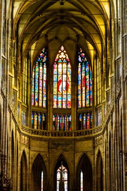 PRAG, CZECH REPUBLIC - 11 Kasım 2014: Çek Cumhuriyeti 'nin Prag kentindeki Saint Vitus Katedralinin İçi.