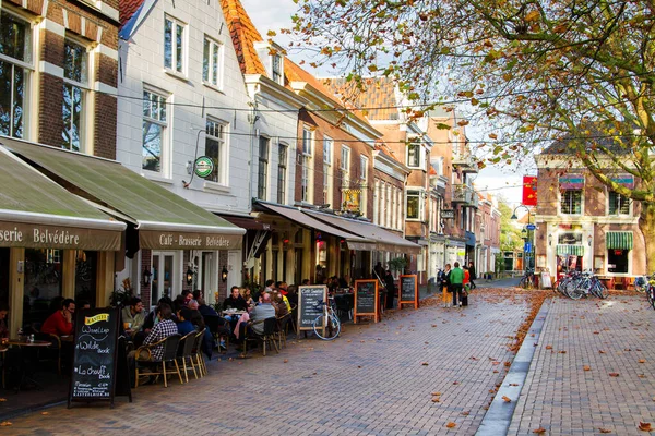 Delft Países Bajos Noviembre 2014 Personas Sentadas Restaurante Aire Libre — Foto de Stock