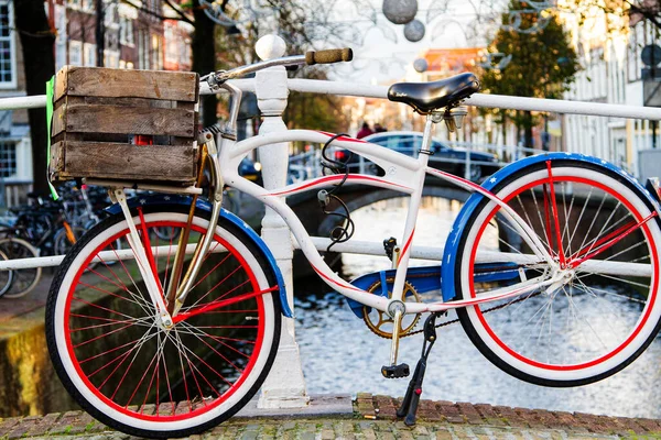 Amsterdam Pays Bas Novembre Vélo Traditionnel Hollandais Stationné Sur Pont — Photo