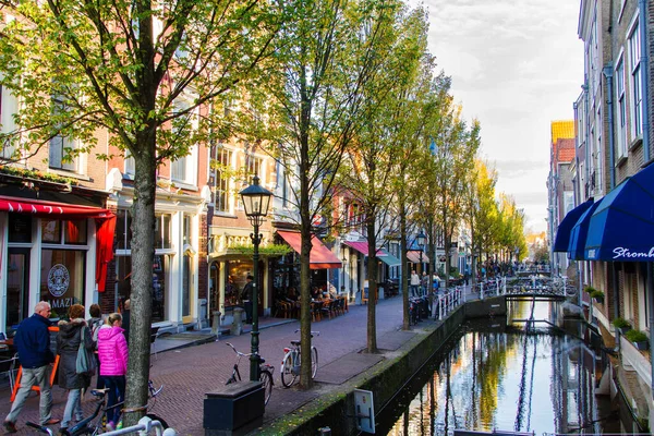 Delft Países Bajos Noviembre 2014 Las Calles Ciudad Holandesa Canal — Foto de Stock