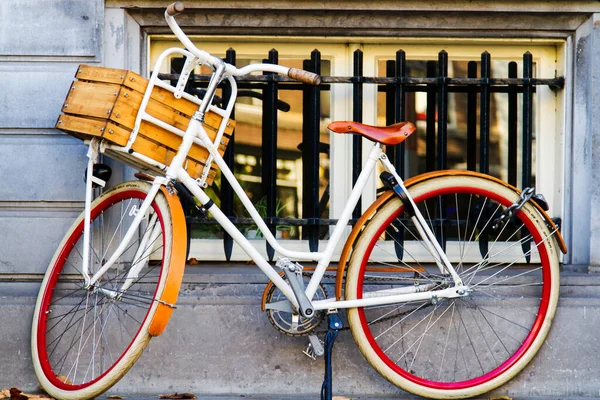 Traditionell Holländsk Cykel Parkerad Längst Fram Amsterdam Nederländerna — Stockfoto