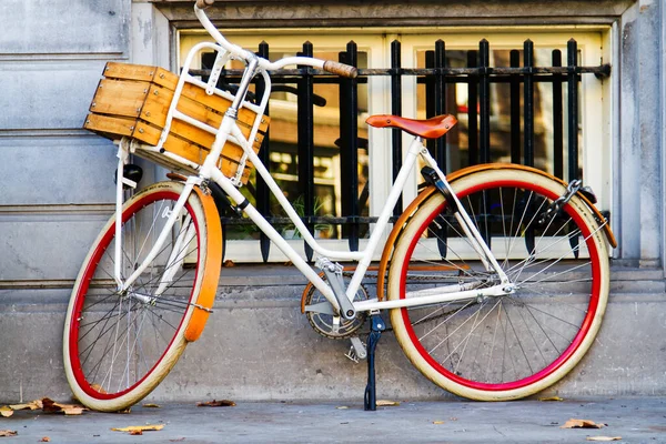 Traditionelles Holländisches Fahrrad Das Vorne Amsterdam Abgestellt Ist Niederlande — Stockfoto