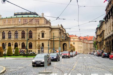 PRAG, CZECH Cumhuriyet - 11 Kasım 2014: Çek Cumhuriyeti Prag 'da bir caddenin görüntüsü