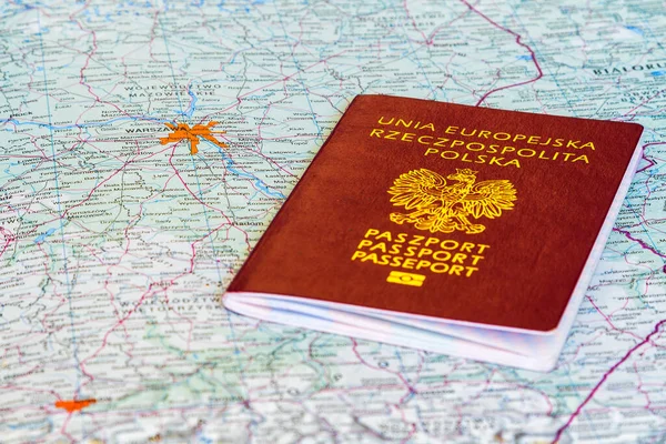 Passaportes Sobre Fundo Mapa Mostrando Polónia — Fotografia de Stock