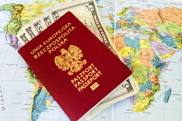红色护照和钱币 抛光兹罗提和美元 盖在地图背景上 — 图库照片