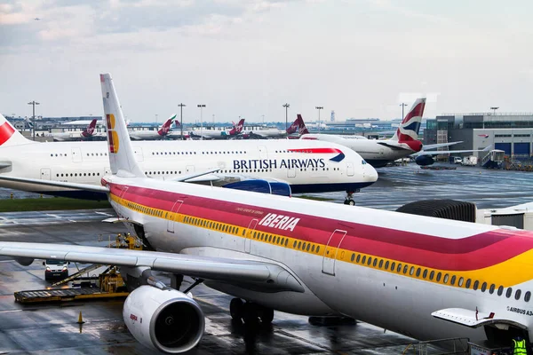 2014年4月20日 英国航空公司A380出租车在伦敦希思罗机场起飞 — 图库照片