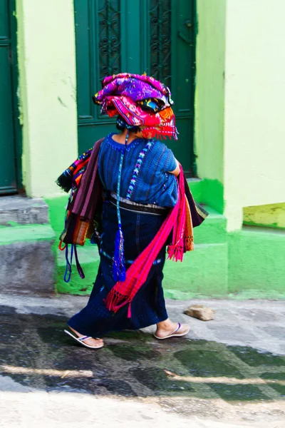 San Pedro Laguna Guatemala Abril Mujer Vestida Con Ropa Tradicional —  Fotos de Stock