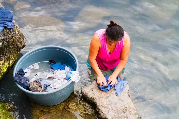 Lake Atitlan Guatemala April Mayan Inigenous Women Wash Clothes Take — Stock Photo, Image