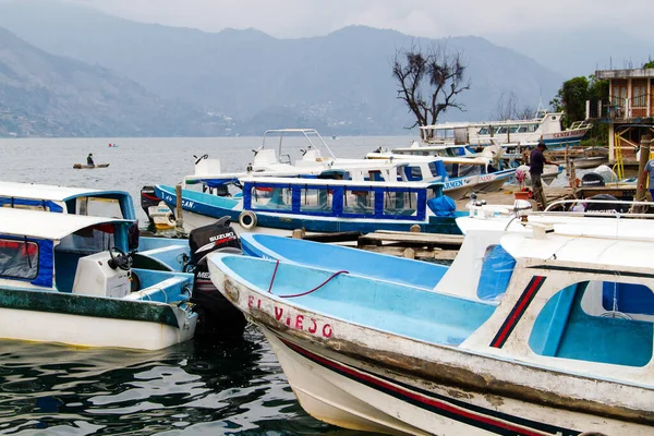 Сан Педро Лагуна Гватемала Апреля 2014 Года Лодки Озере Атитлан — стоковое фото