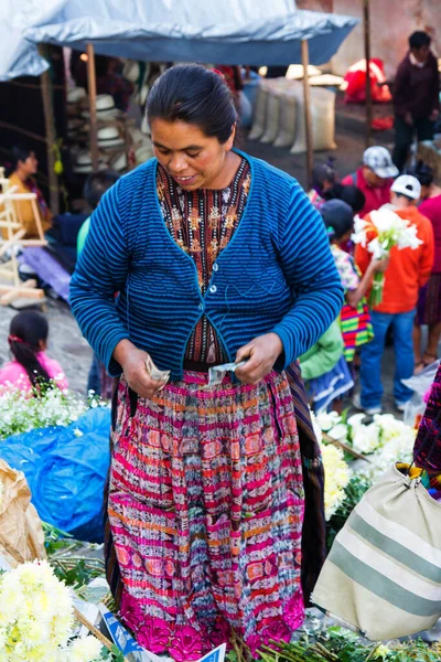 Indianer Vor Der Kirche Calvario Chichicastenango Guatemala April 2014 — Stockfoto