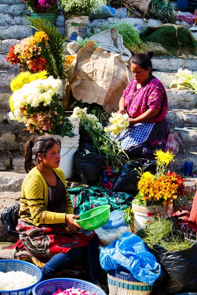 Des Indiens Devant Église Calvario Chichicastenango Guatemala Avril 2014 — Photo