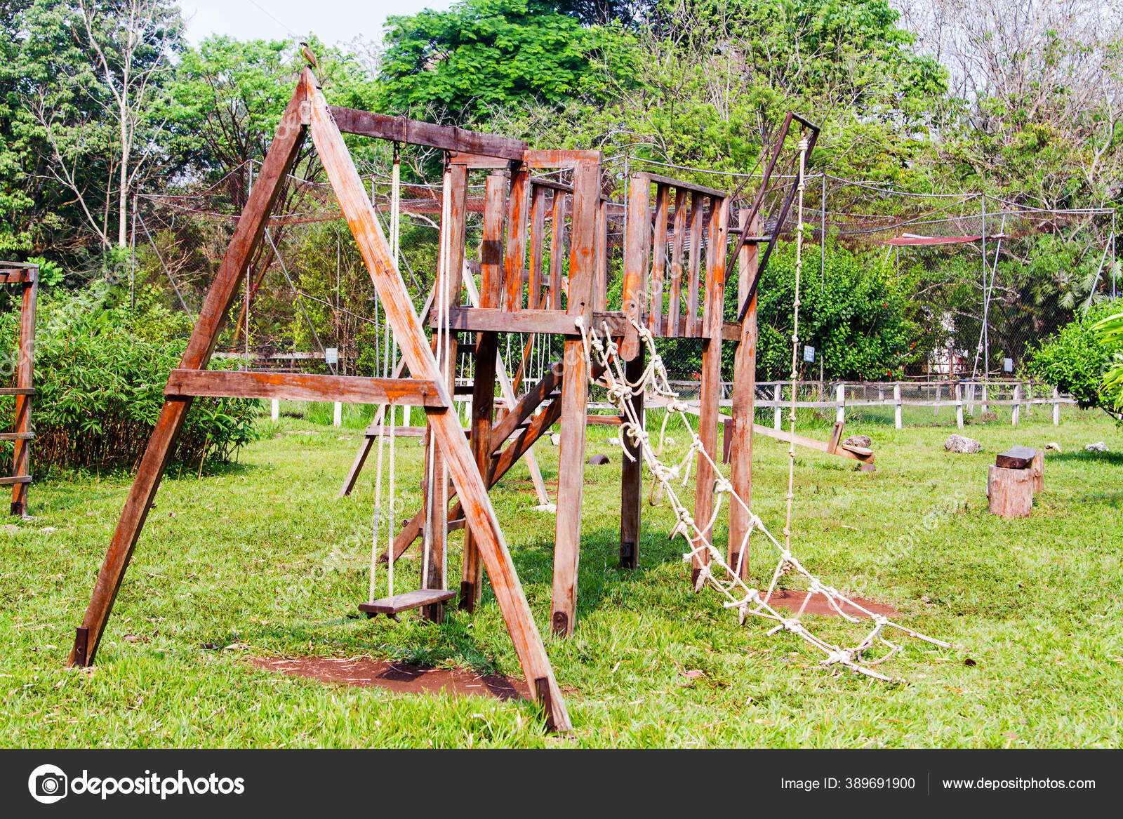 parque para niños de madera