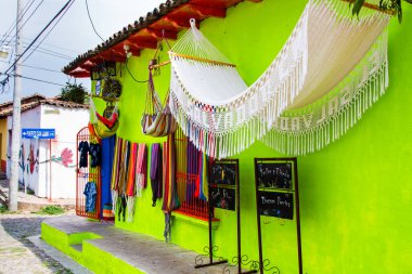 Suchitoto, El Salvador, Orta Amerika 'da satılık renkli hamaklar