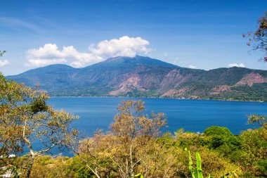 Santa Ana yakınlarındaki Lago Coatepeque, El Salvador, Orta Amerika