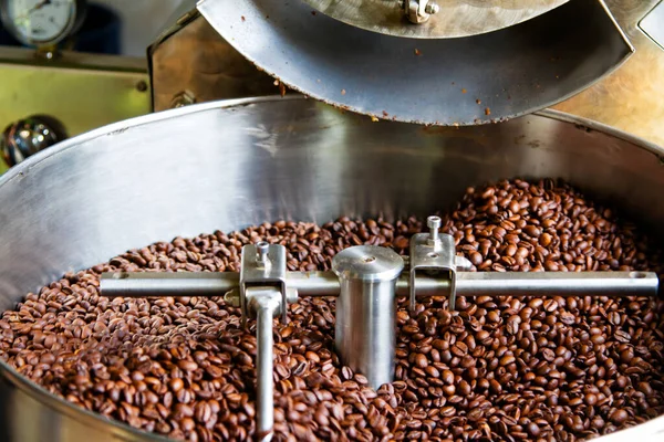 https://st4.depositphotos.com/1028066/38974/i/450/depositphotos_389743678-stock-photo-the-freshly-roasted-coffee-beans.jpg