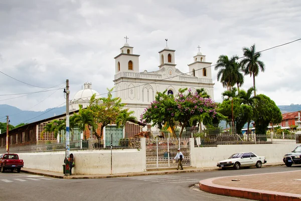 Ahuachapan Salvador Maio Vista Uma Igreja Católica Branca Ahuachapan Salvador — Fotografia de Stock