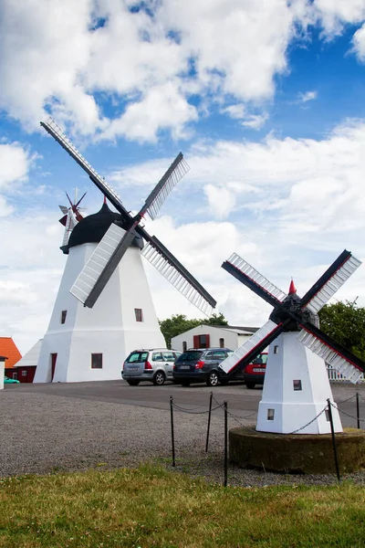 阿尔萨斯 2014年6月25日 丹麦伯恩霍姆的Arsdale风车 阿尔斯代尔的风车公司是少数仍在伯恩霍姆岛上运营的公司之一 — 图库照片