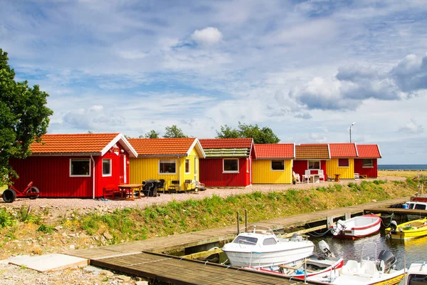 Rote Und Gelbe Holzhäuser Der Küste Auf Bornholm Dänemark — Stockfoto