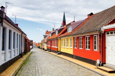 Tipik Bornholm mimarisi, yarı ahşap eski ev..