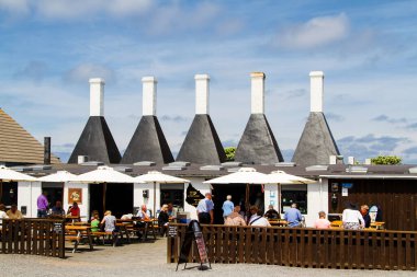 SVANEKE, DENMARK - 24 Haziran 2014: Danimarka adası Bornholm 'de Svaneke' de geleneksel tütsü evi.