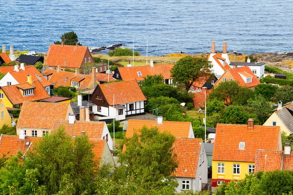 Panorama Pitoresca Pequena Cidade Gudhjem Com Telhados Vermelhos Ilha Bornholm — Fotografia de Stock