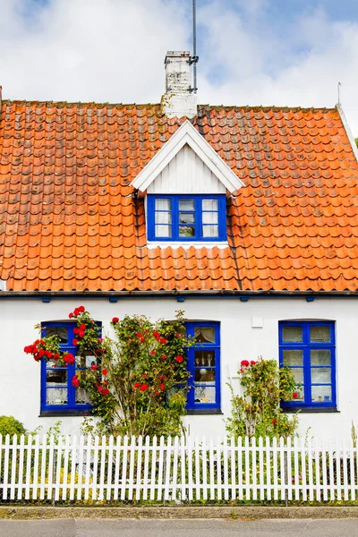 Devant Une Maison Typique Style Scandinave Sur Île Danoise Bornholm — Photo