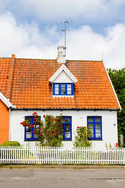 Devant Une Maison Typique Style Scandinave Sur Île Danoise Bornholm — Photo