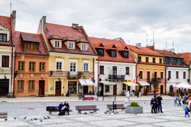 Sandomierz, başlıca turistik ilgi odağı olan Eski Kasabası ile tanınıyor. 2 Mayıs 2015. Sandomierz, Polonya.