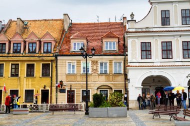 Sandomierz, başlıca turistik ilgi odağı olan Eski Kasabası ile tanınıyor. 2 Mayıs 2015. Sandomierz, Polonya.