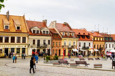 Sandomierz, başlıca turistik ilgi odağı olan Eski Kasabası ile tanınıyor. 2 Mayıs 2015. Sandomierz, Polonya.
