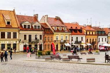 Sandomierz, başlıca turistik ilgi odağı olan Eski Kasabası ile tanınıyor. 2 Mayıs 2015. Sandomierz, Polonya.