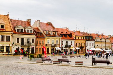 Sandomierz, başlıca turistik ilgi odağı olan Eski Kasabası ile tanınıyor. 2 Mayıs 2015. Sandomierz, Polonya.