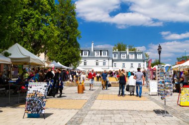 Sandomierz, başlıca turistik ilgi odağı olan Eski Kasabası ile tanınıyor. 2 Mayıs 2015. Sandomierz, Polonya.