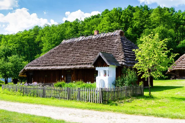 Antigua Cabaña Madera Museo Etnografía Aire Libre Krosno Polonia Parque —  Fotos de Stock