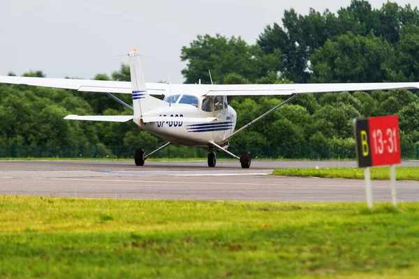 Tjechowice Dziedzice Polen Juni Cessna 172P Plan Tjeckoslowice Dziedzice Polen — Stockfoto