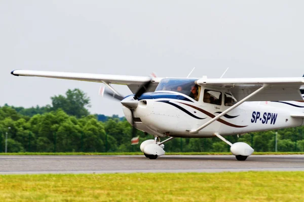 Czechowice Dziedzice Polska Czerwiec Samolot Cessna 172P Czechowicach Dziedzicach Czerwca — Zdjęcie stockowe