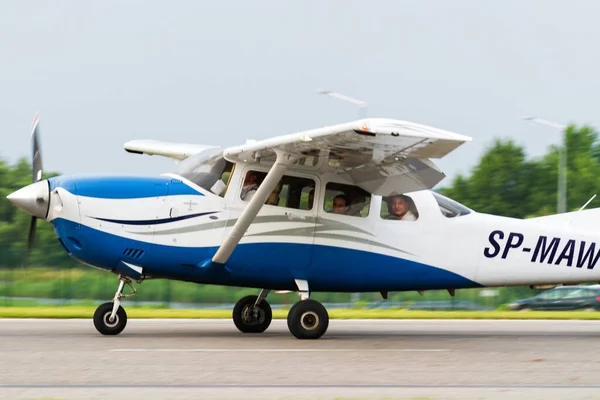 Czechowice Dziedzice Poland June Cessna 172P面In Czowice Dziedzice Poland 2015年6月28日 — ストック写真