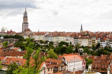 İsviçre 'nin başkenti muhteşem eski Bern' e panoramik manzara