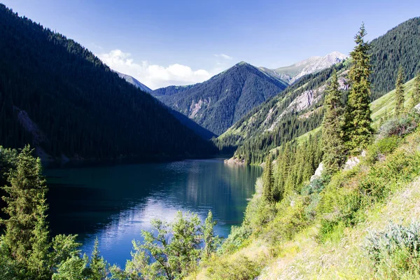 Hermosa Vista Del Lago Alta Montaña Kolsai Kazajstán Montañas Tien — Foto de Stock