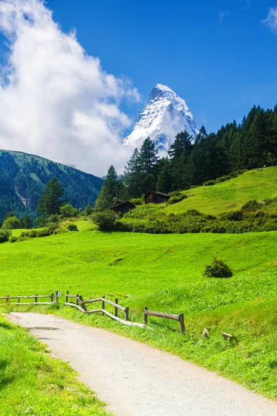 Sviçre Nin Zermatt Kentindeki Matterhorn Dağı Yakınlarında Yalnız Bir Kulübe — Stok fotoğraf