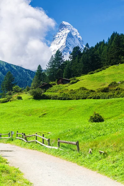 Sviçre Nin Zermatt Kentindeki Matterhorn Dağı Yakınlarında Yalnız Bir Kulübe — Stok fotoğraf