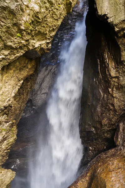 Cachoeira Trummelbach Fluindo Para Vale Lauterbrunnen Cantão Berna Suíça — Fotografia de Stock