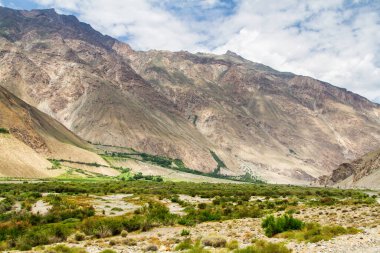 Wakhan Coridor. Marco Polo ipek yolunda Pamir otoyolunun yanında Panj Nehri (Amu Darya) tarafından bölündü. Gorno Badakhsan ili, Tacikistan, Orta Asya