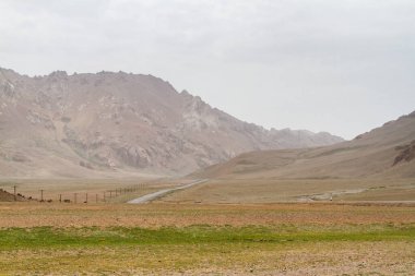 Pamir otoyolu. Marco Polo ipek yolu. Gorno Badakhsan ili, Tacikistan. Orta Asya Pamir Anayolu Kırgızistan 'dan Murghab' a Wakhan Vadisi 'nden Khorog' a oradan da Dushanbe 'ye gider..