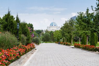 Park ve dünyanın en büyük çay evi. Dushanbe 'deki kültür ve eğlence merkezi. Tacikistan. Orta Asya