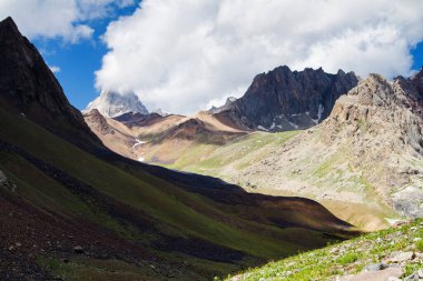 Yazın, Tacikistan, Orta Asya 'daki Fan Dağları' nın Dağ Manzarası