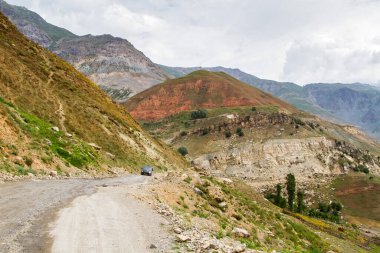 Fan Dağları 'ndaki tepe manzarası. Pamir. Tacikistan. Orta Asya.
